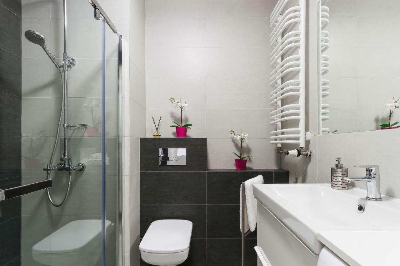 Apartments Claro II By Noclegi Renters Cracovia Esterno foto